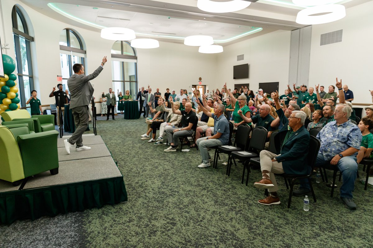 USFAthletics's tweet photo. .@USFSM showed out for stop ✌️ of our Coaches Tour!

Join us tomorrow morning at our final stop in Downtown Tampa.

Details: https://t.co/QBAYCGzyor https://t.co/1ZQld7PwLo
