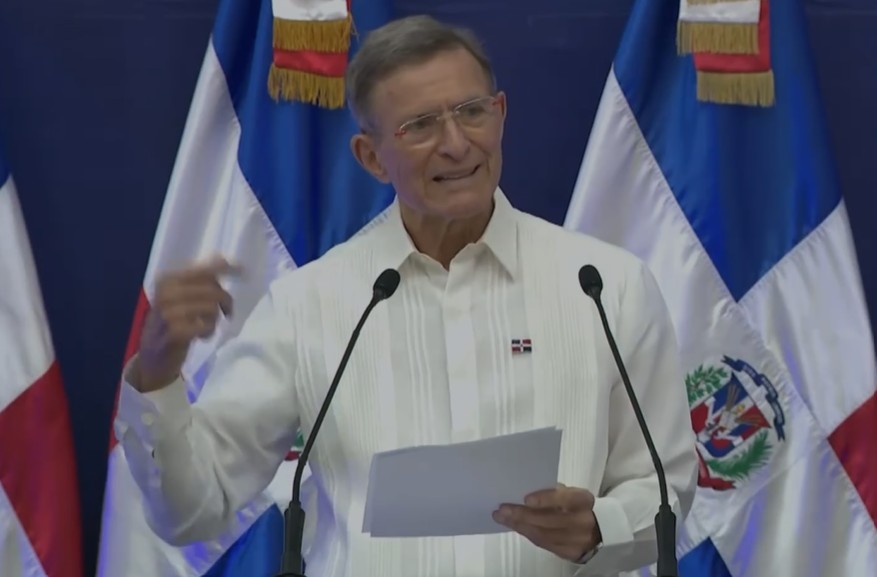 KeNoticias01's tweet photo. VIDEO - Canciller Roberto Álvarez explica alcance de acuerdo entre República Dominicana y Estados Unidos... https://t.co/xyI53zZ3cQ https://t.co/ggsZOOdBS3