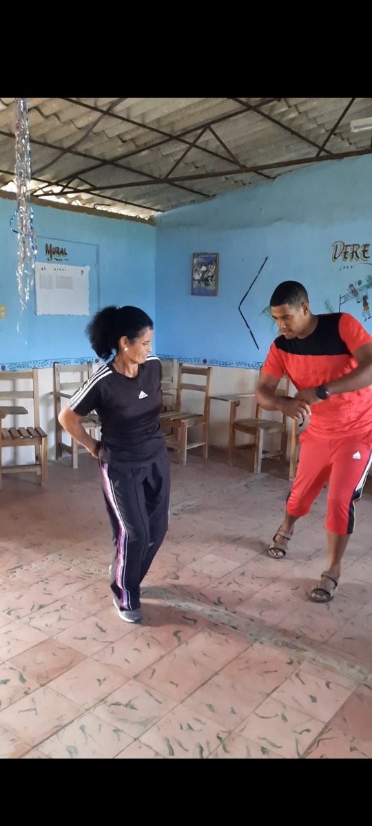 epefij's tweet photo. Los futuros profesores del curso habilitado, de la EPEF de la isla,demostrando su ritmo y sabor en una evaluación de educación rítmica. Prof.Lic. Yudit Matos Dieguez. https://t.co/4xzkJvioEz