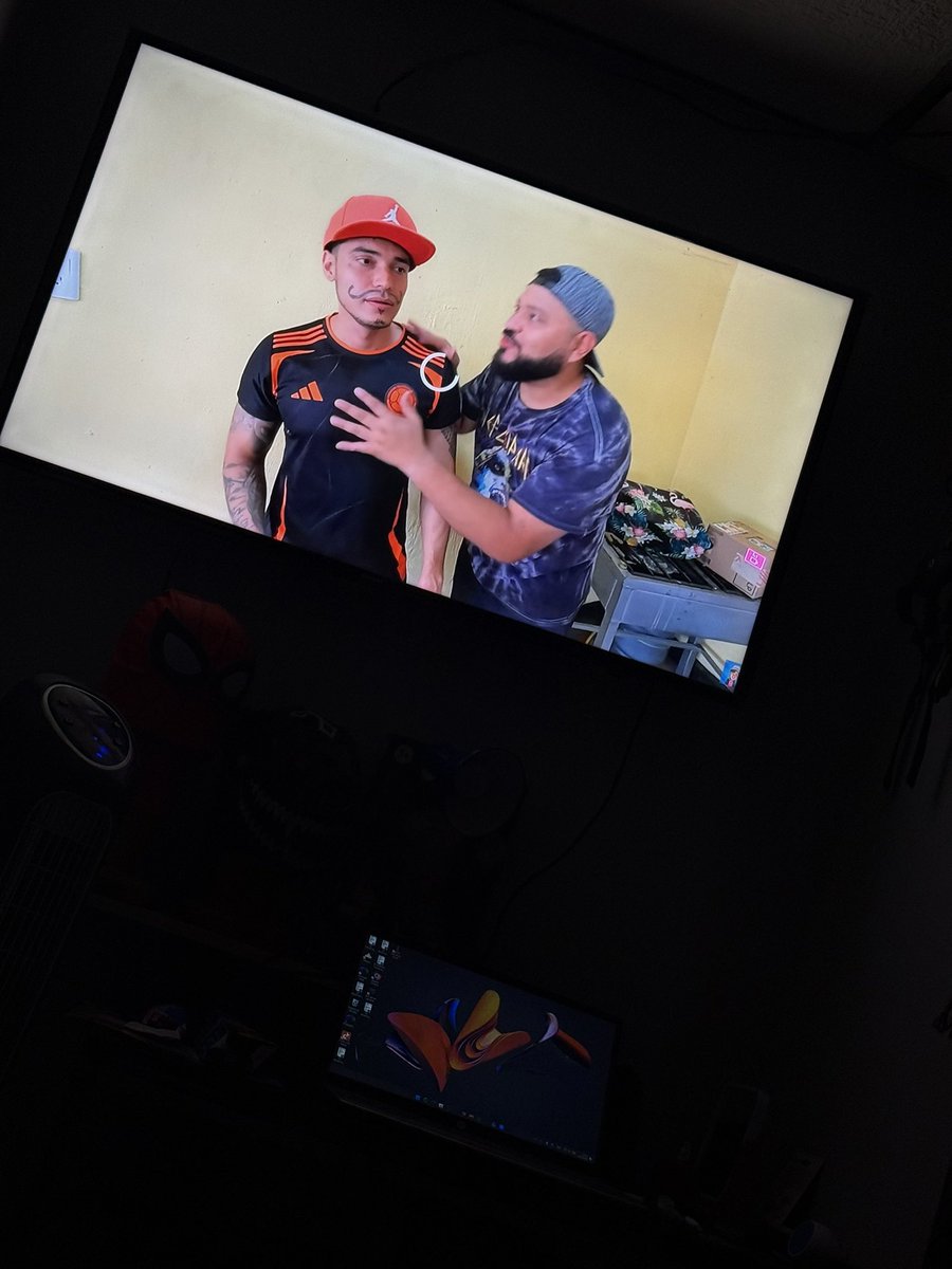 jriveeeera_'s tweet photo. @claroelsalvador son una mierda como señal me pasé de Tigo por
El mismo inconveniente, y ahora ustedes están igual de mierda con su señal más de un mes y sigue el problema y me cambiaron a fibra supuestamente y por
Gusto siguen igual de basura https://t.co/7UmAM2V1eq