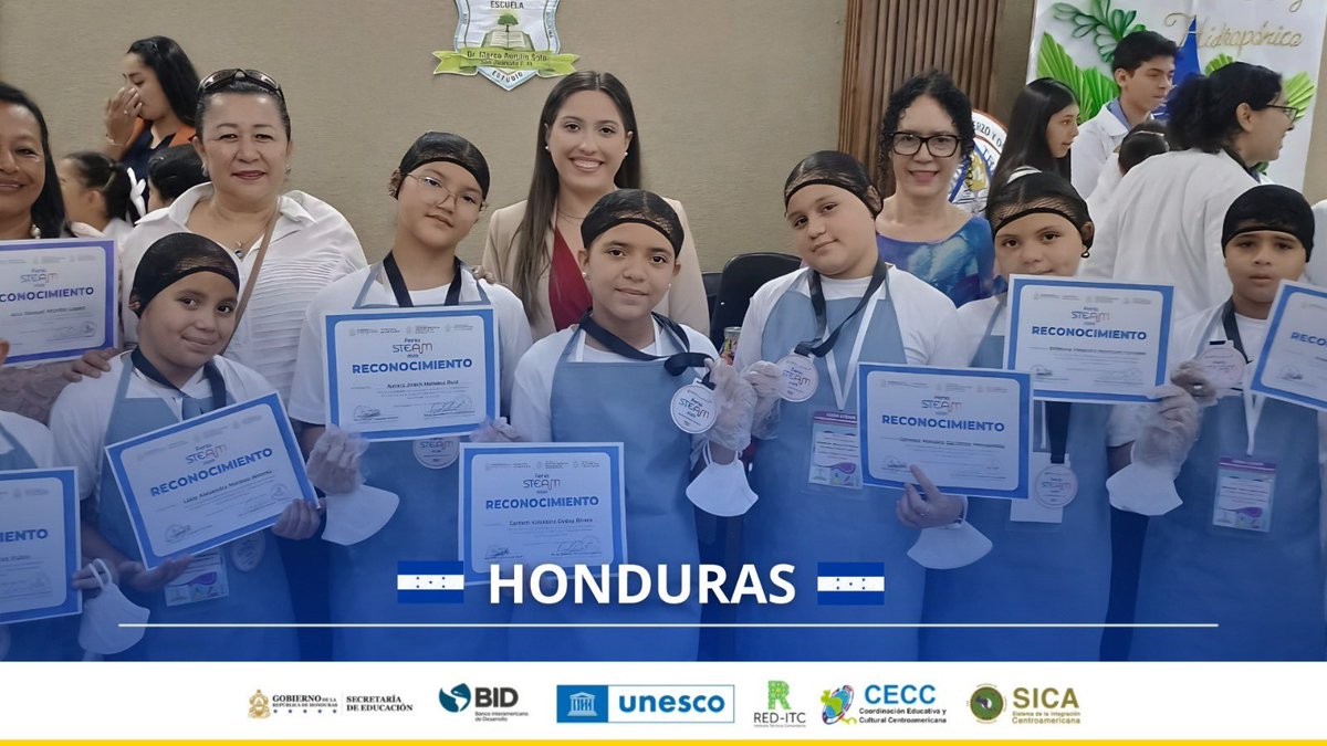 se_CECCSICA's tweet photo. 🤝 Asimismo, resaltó el valor del diálogo de saberes, reconociendo la riqueza cultural, los conocimientos comunitarios y las experiencias de estudiantes y docentes como elementos fundamentales para construir una educación inclusiva, pertinente y humana. https://t.co/jSXJcjjZcR