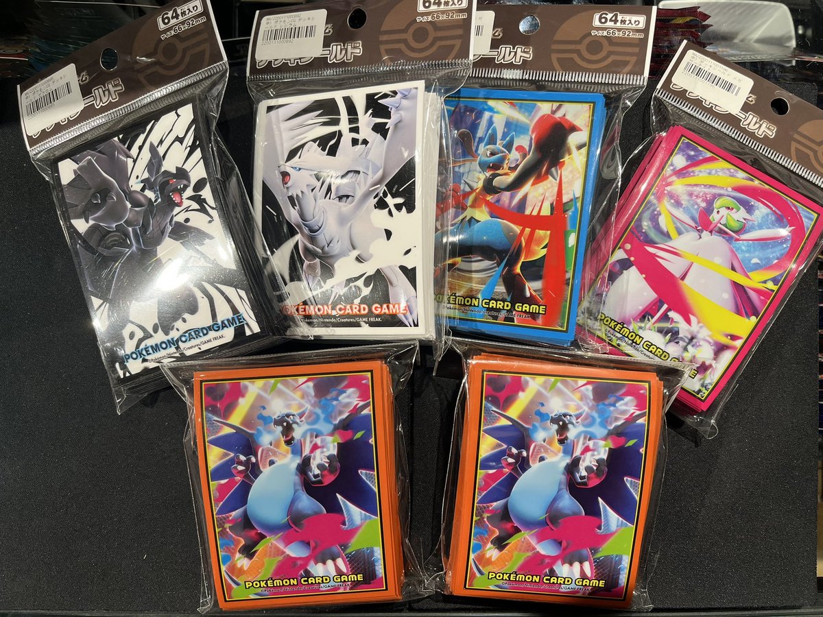 画像のポケモンカードゲーム公式スリーブたち！！ 1つ ￥700- となって