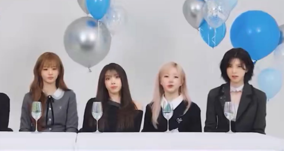haellucinates's tweet photo. who put these two between the two tallest in nmixx 😭😭 https://t.co/LnOAEhXC9U