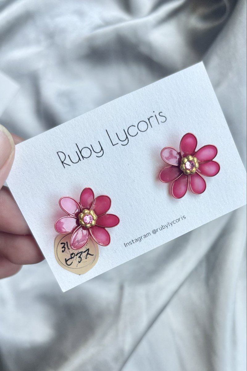 RubyLycoris's tweet photo. 久しぶりの投稿…！
少しずつですがBASEにSALE品をアップしていく予定です。 https://t.co/AQ2DPjrWr4