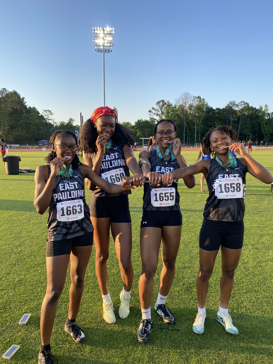 ephstfxc's tweet photo. 🚨SCHOOL RECORD ALERT🚨

GIRLS 4x400 break the record AGAIN!!!! At state this time, 4:01.12, good enough to place as well! 8th in AAAAA! Congrats LaZarria, Keli, Brianna, and Danica!

@AthleticsEP https://t.co/EaHERCl3fJ