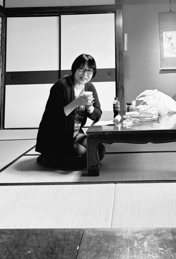 kojika_to_bambi's tweet photo. オーナーさんが先日
顔を出してくれました🫣

こんな場面があるのか、は
当日のお楽しみに、です🙊

わたしたち
ここで暮らしています🏠

🏠 6/6(土) 西エリア：代田橋
　https://t.co/Fq4YJwtW2W
🏠 6/13(土) 東エリア：北千住
　https://t.co/STDLxtWCn6

#しかのま のはなし https://t.co/gjRDDfeA1j
