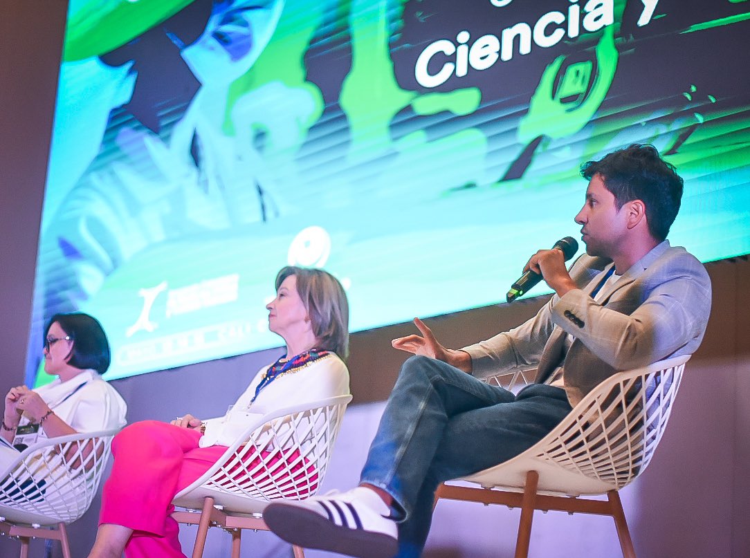 SaludCali's tweet photo. En el panel El cuidado intensivo en el sistema de salud colombiano: Estado actual, retos y desafíos, nuestro secretario @germanchoescobar, compartió  con @FVLCali, @HUVoficial y @secsaludvalle, la visión desde la región sobre el estado del sistema de salud y posibles soluciones. https://t.co/YHafbespTt