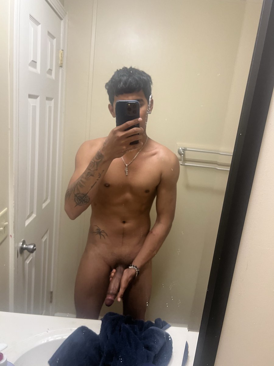 YungPrettyFlak's tweet photo. at work 
at home
#chudai #hispanic https://t.co/q3B4SNnzCR