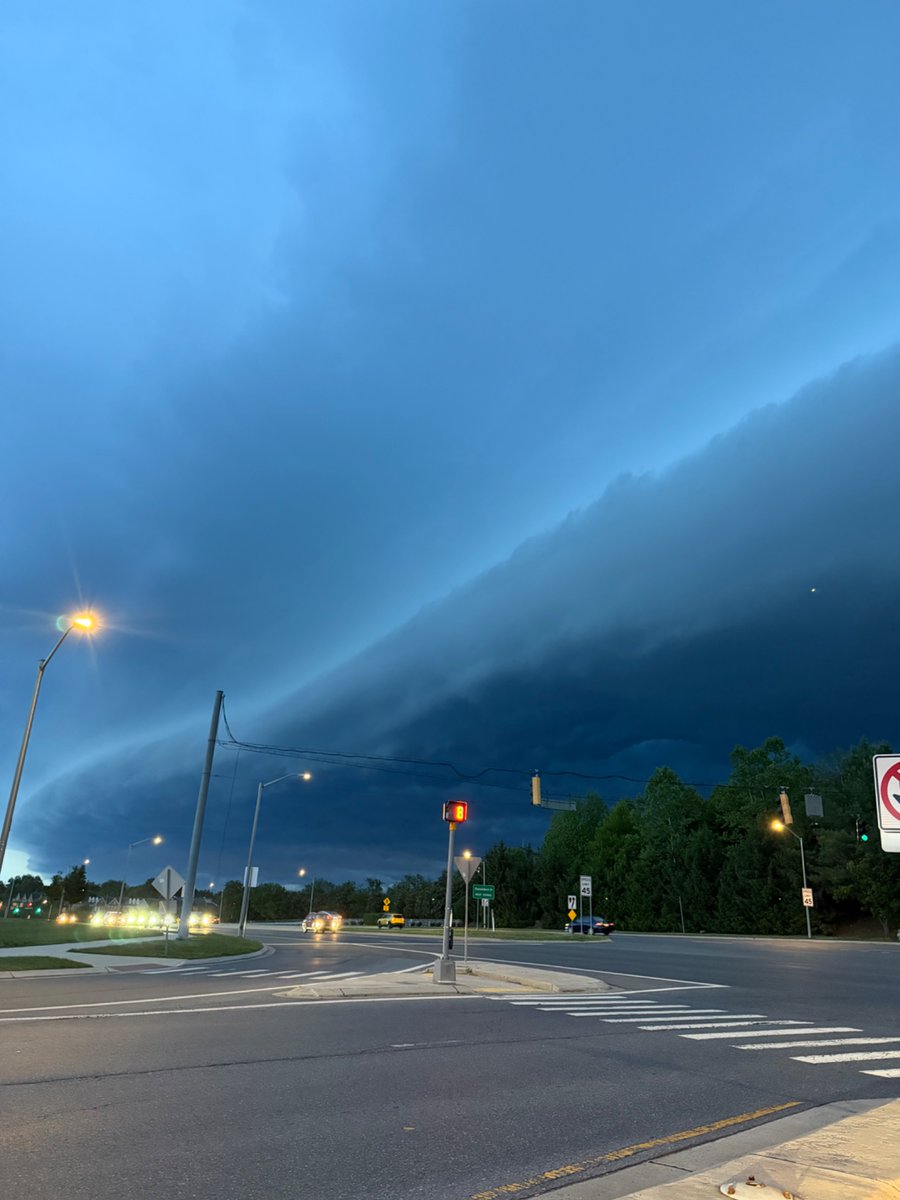 JessMooreWX's tweet photo. The blue hues were so pretty!
 📍Gaithersburg, Maryland 5/13/26 https://t.co/NSHqSq76rb