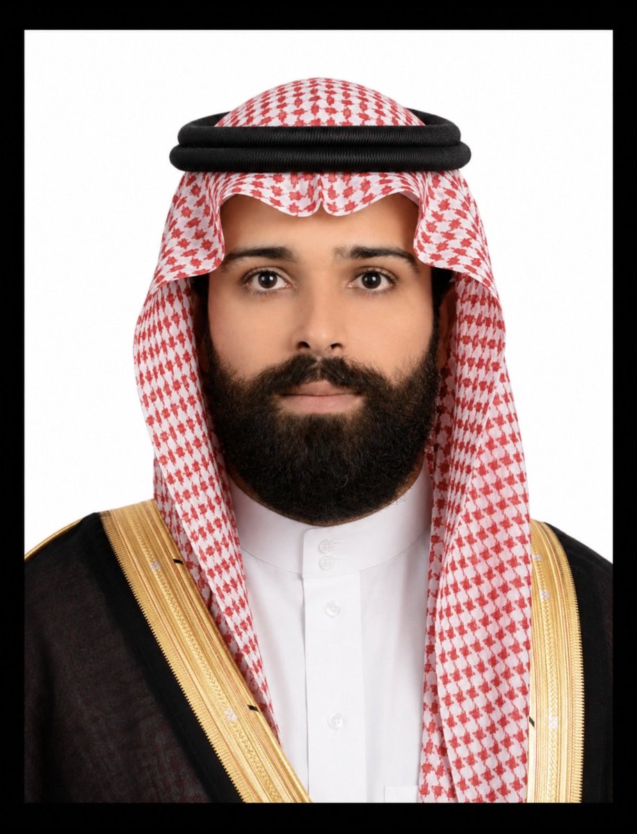 MostafaJErfani's tweet photo. @KING_MBS_ الناس من حولي ينادونني بن سلمان لشبهي بكِ.
التقطتُ صورةً لي وأنا أرتدي الحجاب والعباءة لتري الشبه.
يسعدني قولهم إنني أشبهكِ. https://t.co/uPTxJPFP1I