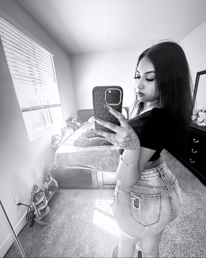 💋 tweet media