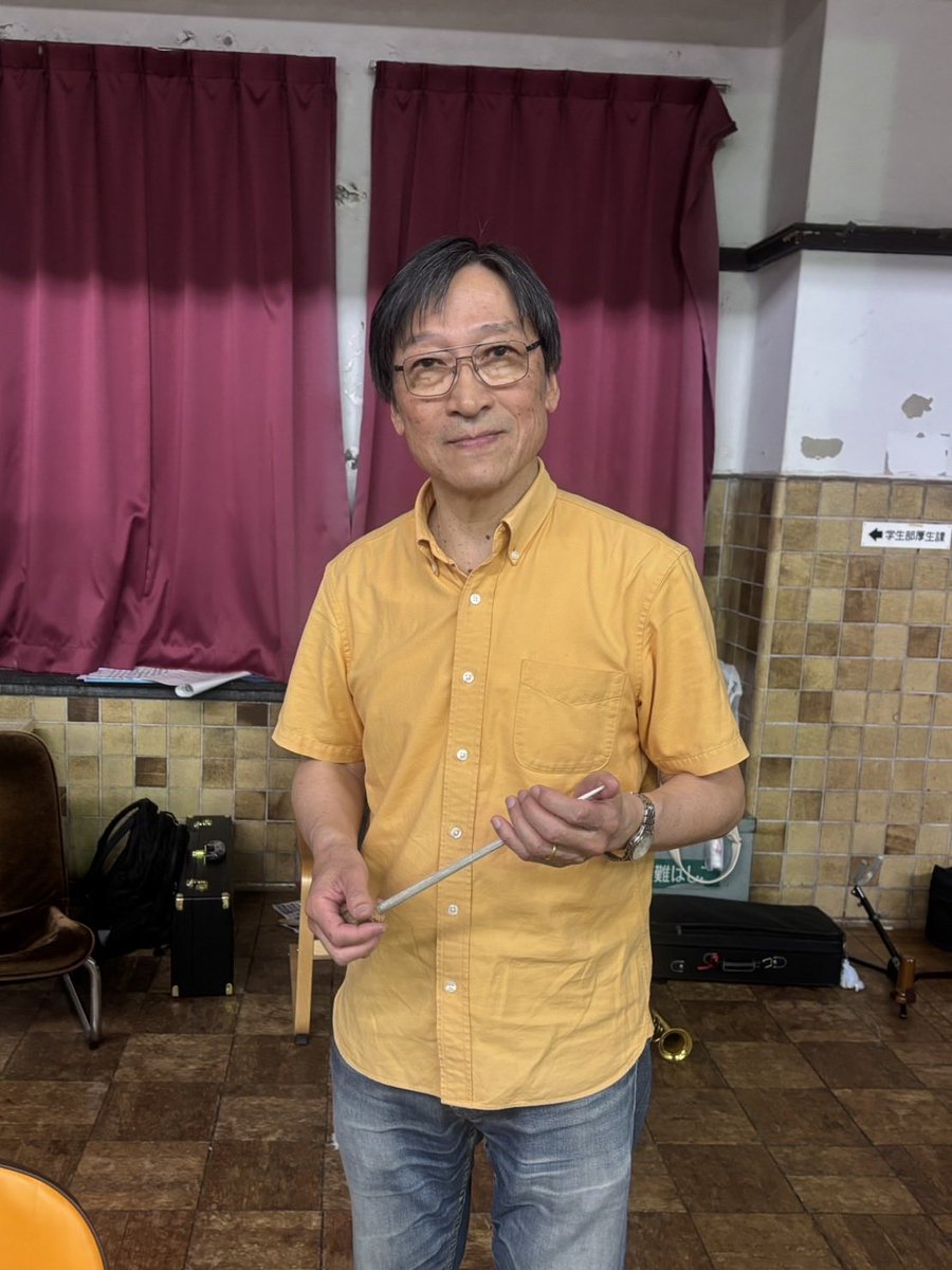 utwe's tweet photo. 【客演指揮者紹介】
五月祭大演奏会で指揮を振ってくださる津田雄二郎先生です！
私たちを信じて向き合い、熱意あるご指導でより豊かな音楽表現へと導いてくださっています🎵

先生のご指導のもと、部員一同練習を重ねてまいりましたので、ぜひご来場ください✨ https://t.co/EnEsPuEe2G