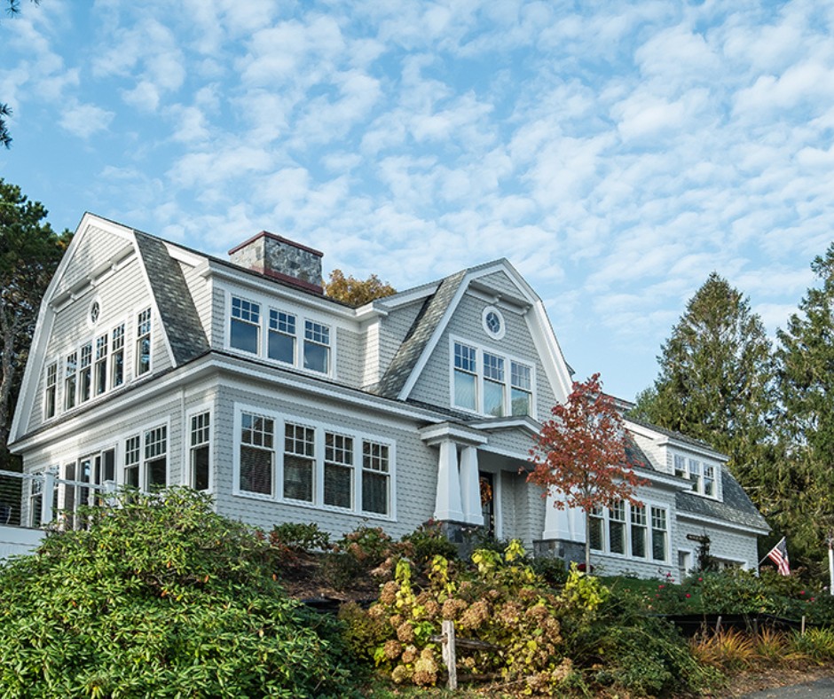 ERTArchitects's tweet photo. We included at least one gambrel in the design of each of these homes on Cape Cod, yet they bear virtually no further resemblance to each other which is just as it should be with architect-designed homes.
#ERTADesigned #LuxuryHomes #NewEnglandHome #WaterfrontHomes #CoastalLiving https://t.co/5SDIByHDS4
