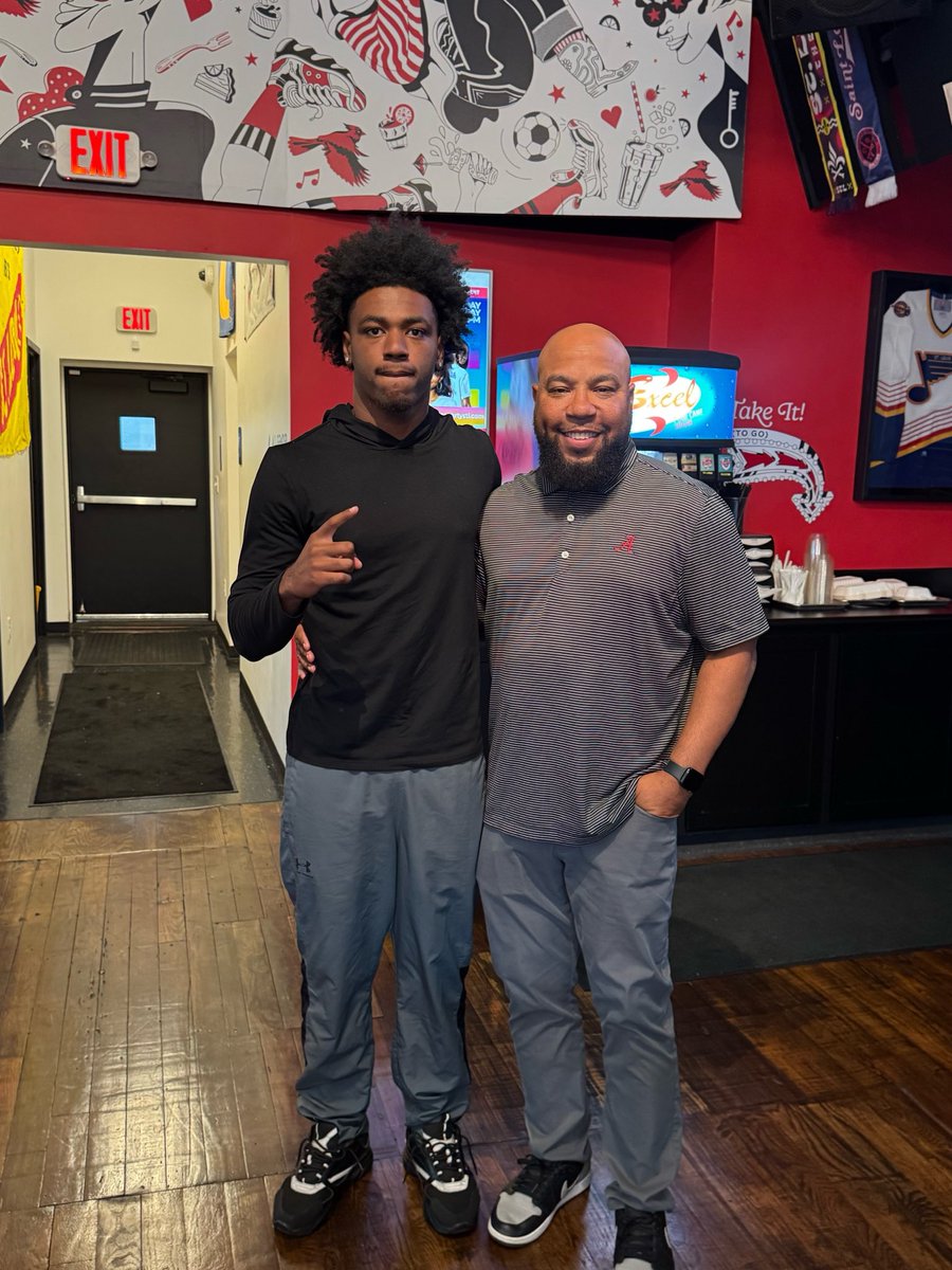 kingstonnnnn3x's tweet photo. Appreciate you for pulling up on me!! @BAMACoachG #rolltide https://t.co/wzrGxegQ0C