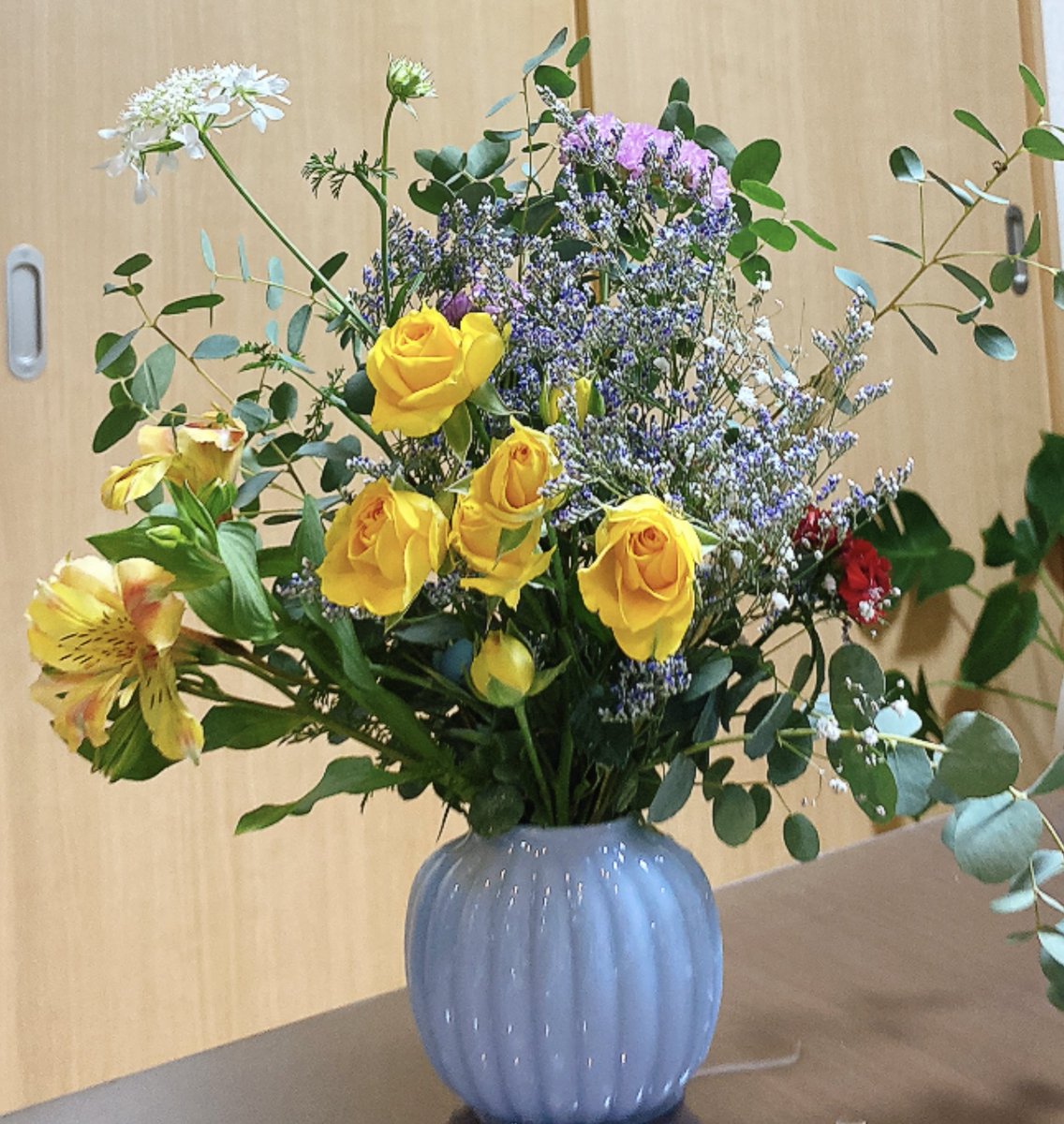 painofpine's tweet photo. 花変えた
最近、花変えたこと連絡するだけになりつつある https://t.co/IjhqnT1kNd
