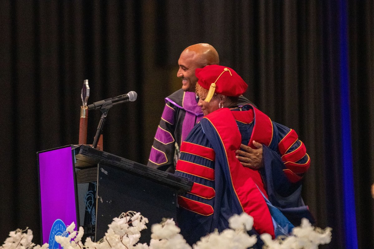 repscfigures's tweet photo. I was honored to deliver the commencement address at Trenholm State Community College’s spring graduation.

Congratulations to this year’s graduates – you should all be incredibly proud of your achievement and I wish you the best in your future! (Photos by TSCC/Desmond Arnold Photography)