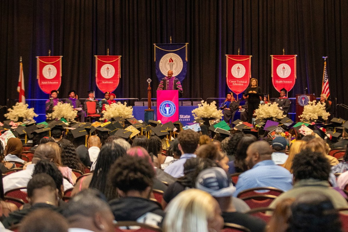repscfigures's tweet photo. I was honored to deliver the commencement address at Trenholm State Community College’s spring graduation.

Congratulations to this year’s graduates – you should all be incredibly proud of your achievement and I wish you the best in your future! (Photos by TSCC/Desmond Arnold Photography)