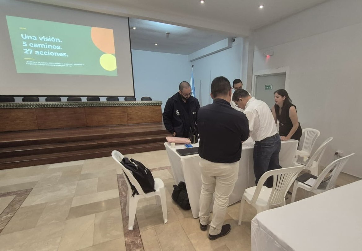 circular_ep's tweet photo. ♻️ Asistimos al espacio participativo para la formulación del Plan Nacional de Gestión Integral de Residuos Sólidos No Peligrosos - Momento 2. 

Seguimos aportando desde la experiencia técnica para impulsar soluciones sostenibles y una verdadera economía circular.

#CiudadDeTodos https://t.co/WFWWDtMmV7