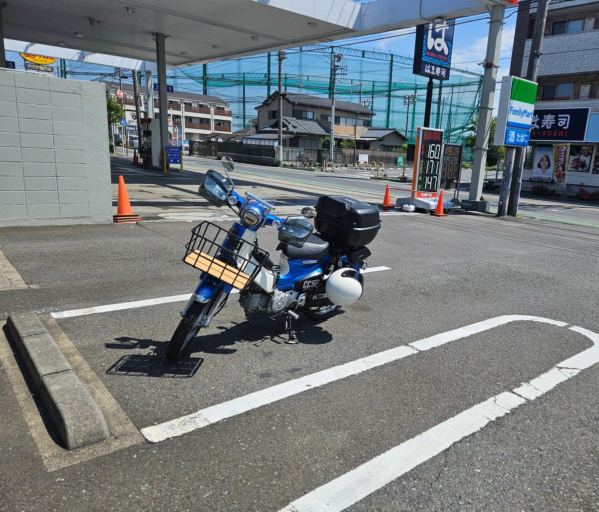 Suzukintama810's tweet photo. オイル慣らし中
いつもG1でしたが、近場どこにもないので違うので代用しましたが、どんな感じなのか😅
#スーパーカブ
#クロスカブ
#AA09 https://t.co/y5Z042RM6q