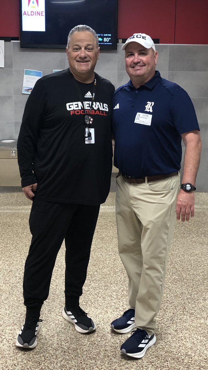 coachb_ware's tweet photo. Shout out to @CoachKay713 from @RiceFootball for stopping by and checking out the @GoBigRedFB kids.  #HoustonLegend #GoBigRed #RecruitTheMailRoute https://t.co/K1USHEMdQ9