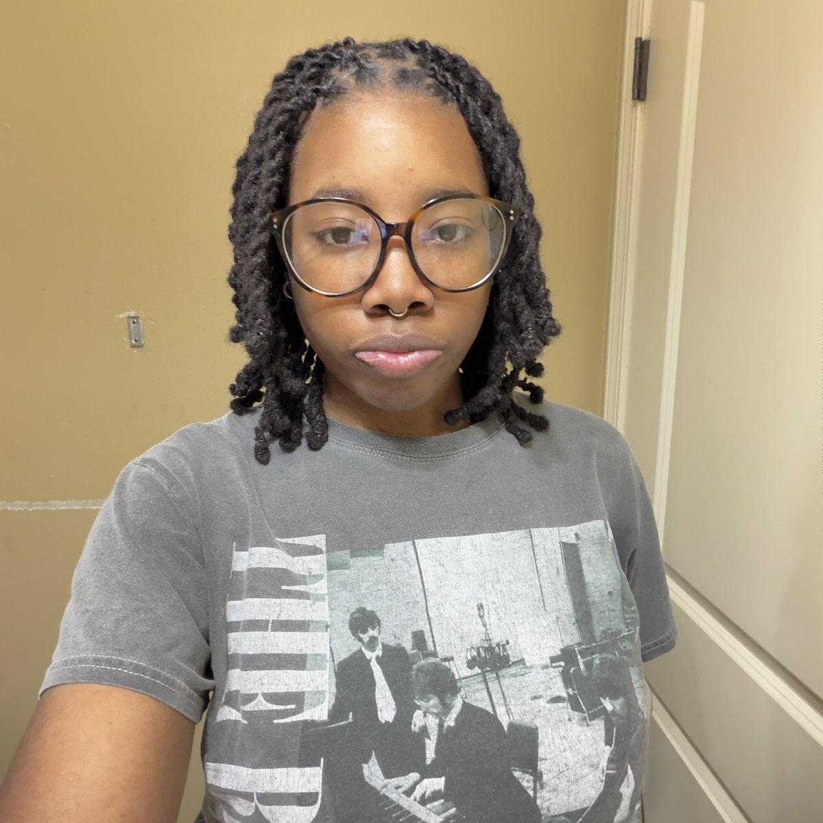 gabbyynextdoor's tweet photo. big ass forehead &amp; big ass glasses #everythingbig https://t.co/7jwDarHkFT