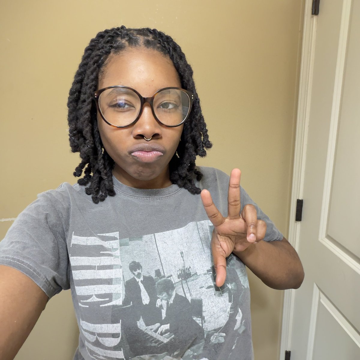 gabbyynextdoor's tweet photo. big ass forehead &amp; big ass glasses #everythingbig https://t.co/7jwDarHkFT