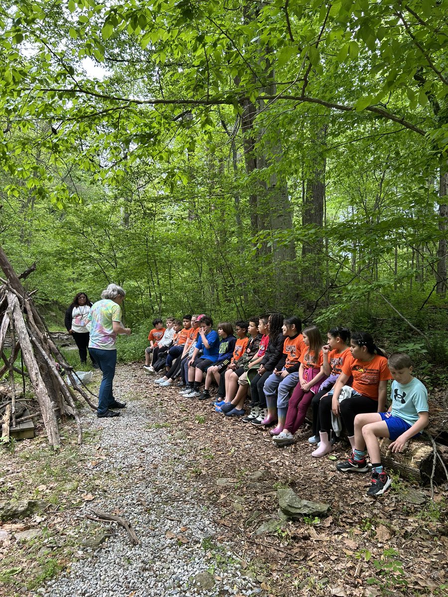 DelanyColgan's tweet photo. We had a BLAST on our field trip to Strawberry Hill!  We met some cool animals and explored the creek where we looked for macroinvertebrates.  #hpsdawesome https://t.co/HrKa1ndO8N