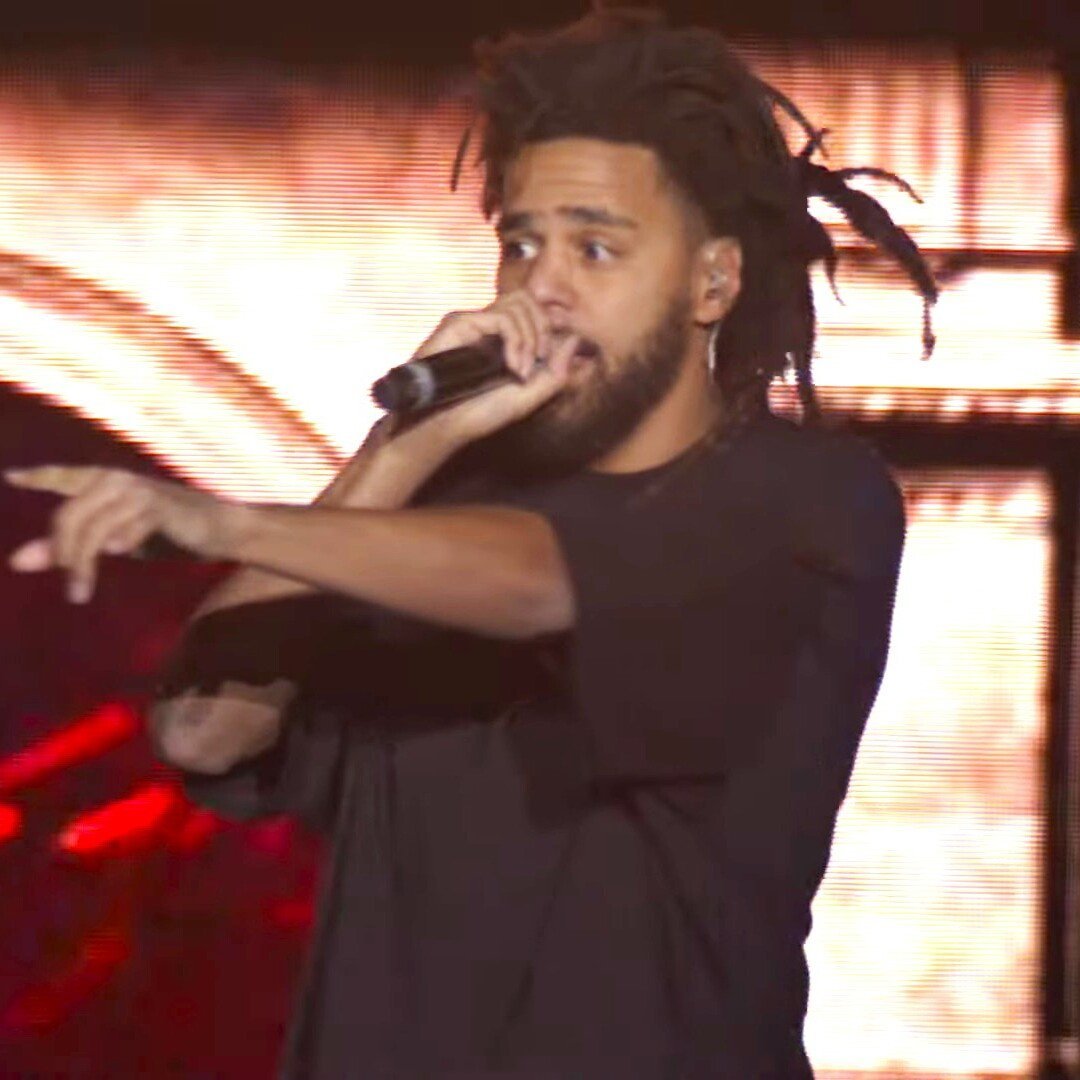 hfrpodcast's tweet photo. "One snitch, two snitch, red bitch, blue bitch. This one got a little GNX, my homie got a big BMX. Say! What a lot of disses there are!"

— Drake on Kendrick Lamar and J. Cole ("1AM in Albany") 👀 https://t.co/hI5CSE614L