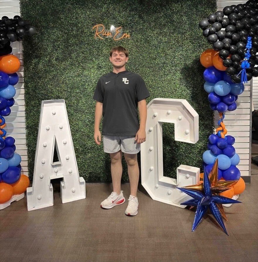 SladeLandry17's tweet photo. Had a great official visit to @runnersbsb today. Thank you Coach Phillips and Coach Crowder for the hospitality. #runem https://t.co/0puDMhQ8en