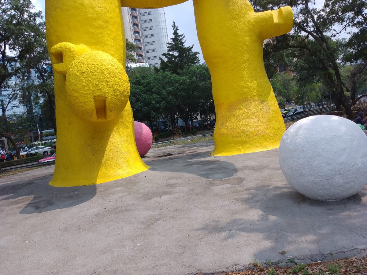 rutamex68's tweet photo. @UCS_GCDMX @TlalpanVecinos @fifaworldcup_es @SSC_CDMX @TlalpanAl @cultura_mx @bellasartesinba @SeGobCDMX @cchsur_oficial @UCS_GCDMX  ya están de nuevo rondando por la escultura que apenas se está comenzando a limpiar, los pseudo estudiantes del @cchsur_oficial presentes en el sitio para tomar, drogarse y dañar el patrimonio. Urge el apoyo. @gobmx https://t.co/y2VbgZpGqk
