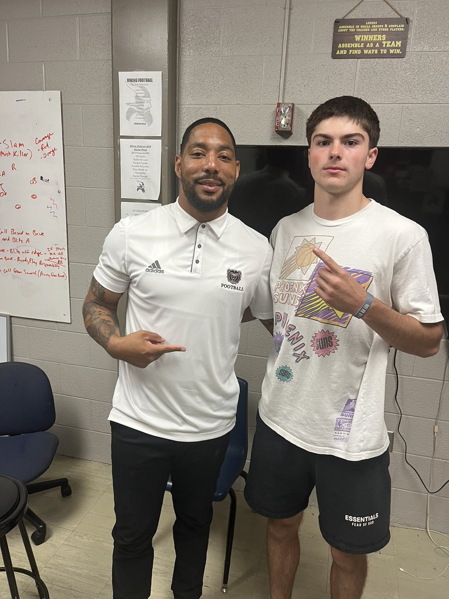 coy_barta's tweet photo. Thanks @JaySaff85 for stopping by at the school today. Ready to get out there for camp this summer! @MoStateFootball @coachswaff5 @CoachJayWalker @TheCoachCoty https://t.co/1IIwz8fOyV