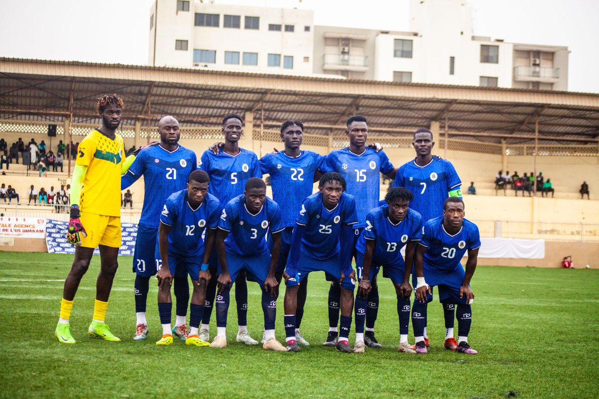 ViewsXarala's tweet photo. 27ème journée @LSFP_sn
@us_ouakam vs @usgoreefootsa
Les requins de @us_ouakam inflige une défaite 2-0 aux insulaires de @usgoreefootsa, qui voit leur chance de remporter le titre s'éloigner.
CP: @ViewsXarala @LEOFOOTsn
#FootLocalSn #senegal #lsfp #galsen #match https://t.co/DeAMgStJEA