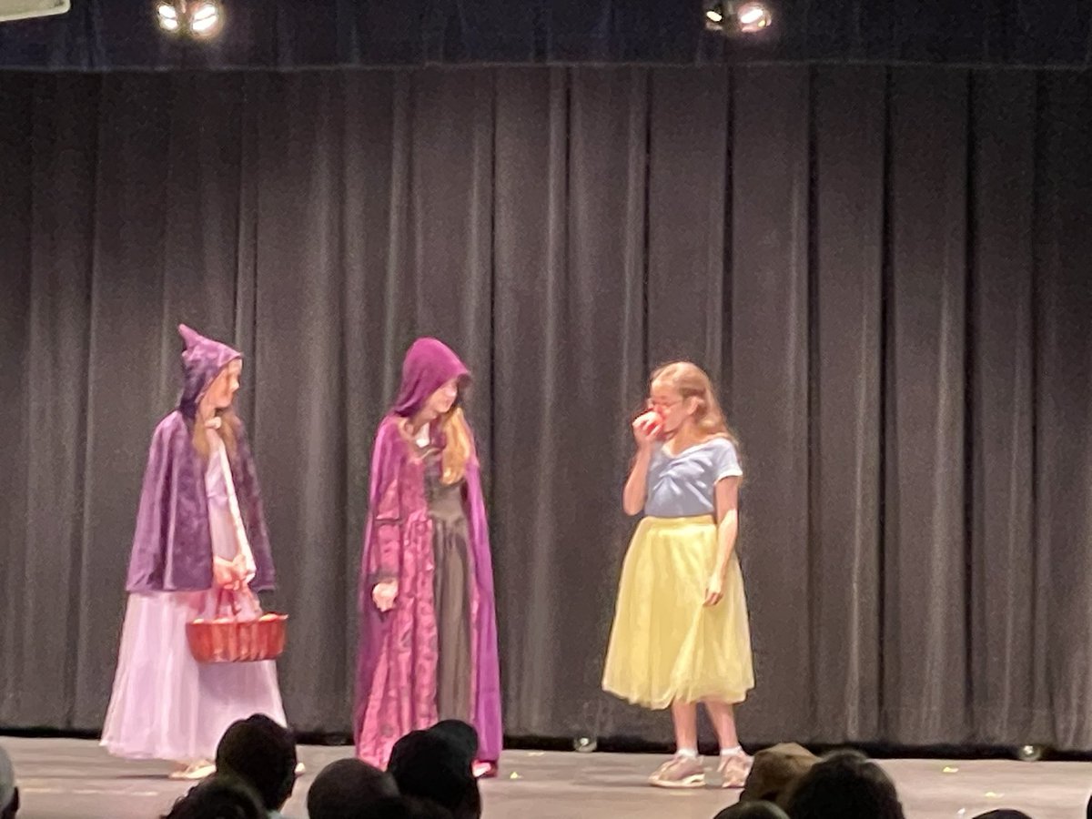 BMSBears's tweet photo. Ms. Pozzi’s Theatre classes put on great shows tonight! Way to go Bears! #WeAreBailey #AustinISDTogether https://t.co/lb5XQl5jAj