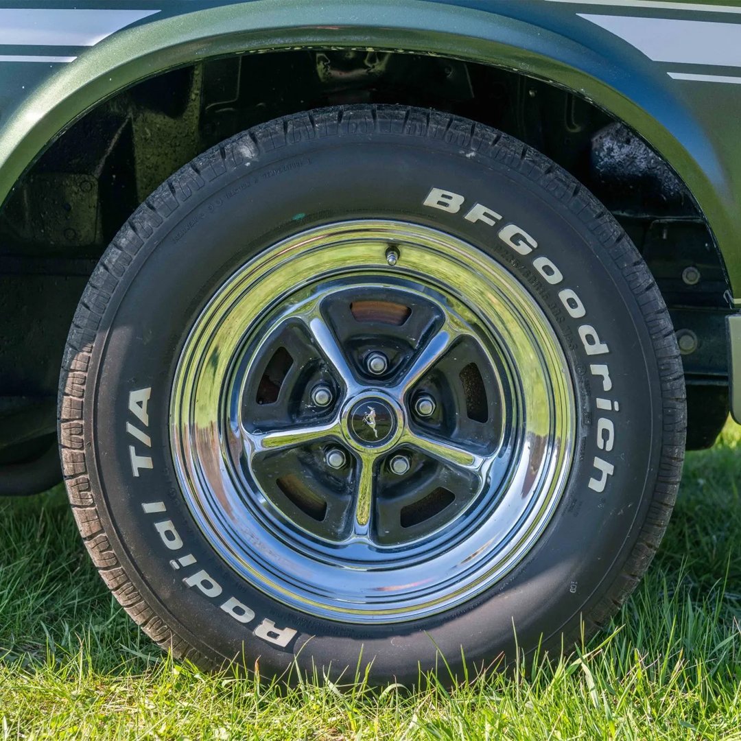 Bringatrailer's tweet photo. This 1971 Ford Mustang Mach 1 was acquired by the sellerβs uncle in the 1990s, and subsequent refurbishment work included repainting the dark green and silver exterior, refreshing the color-coordinated interior, and rebuilding and modifying the 351ci Cleveland V8. It's listed now on BaT!
https://t.co/G37qf3l9T0