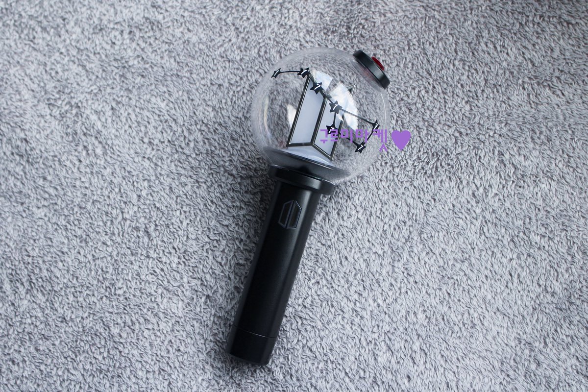 cloudmarkett's tweet photo. 북두칠성 별자리 모양의 스티커 제작 요청이 들어왔어요
할 수 있을까 걱정이 되었는데 걱정이 무색하게
너무 예쁘게 잘 나왔어요😍😍
별자리마다 탄이들 타투까지 꾹꾹!
보랏빛으로 조명 키면 더더 예쁠 것 같아요💜💜

문의는 DM 또는 카카오플러스친구 구르미마켓☁️
#btstatoo  #아미밤스티커 https://t.co/Lvv0ny5vPL