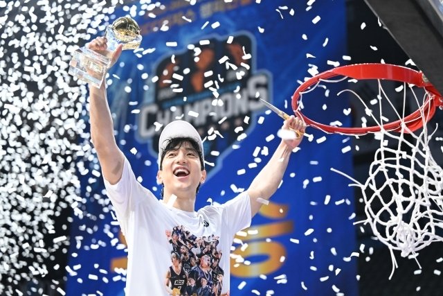 heocheonsa95's tweet photo. ‘The King’ 허훈, ‘파엠’과 함께 진정한 KBL의 왕으로…“우승 위해 KCC 선택, 스스로 증명한 것 같아 기뻐” [KCC V7]

https://t.co/zSd7wti4rb https://t.co/u676F9ZAGk