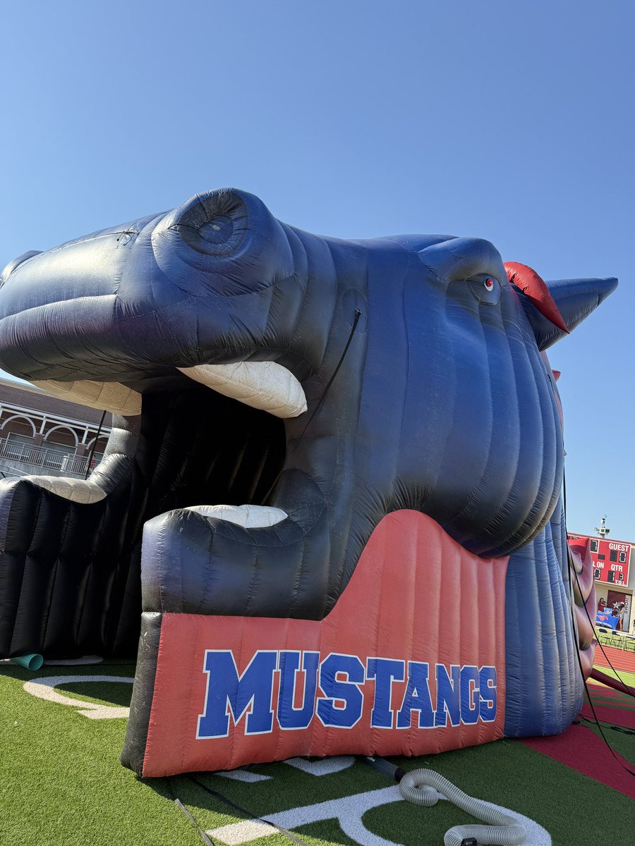 CoachSkinz's tweet photo. WEDNESDAY NIGHT LIGHTS with @GHSMustangsFB!
#OneGCISD https://t.co/LC3WcyYuUP