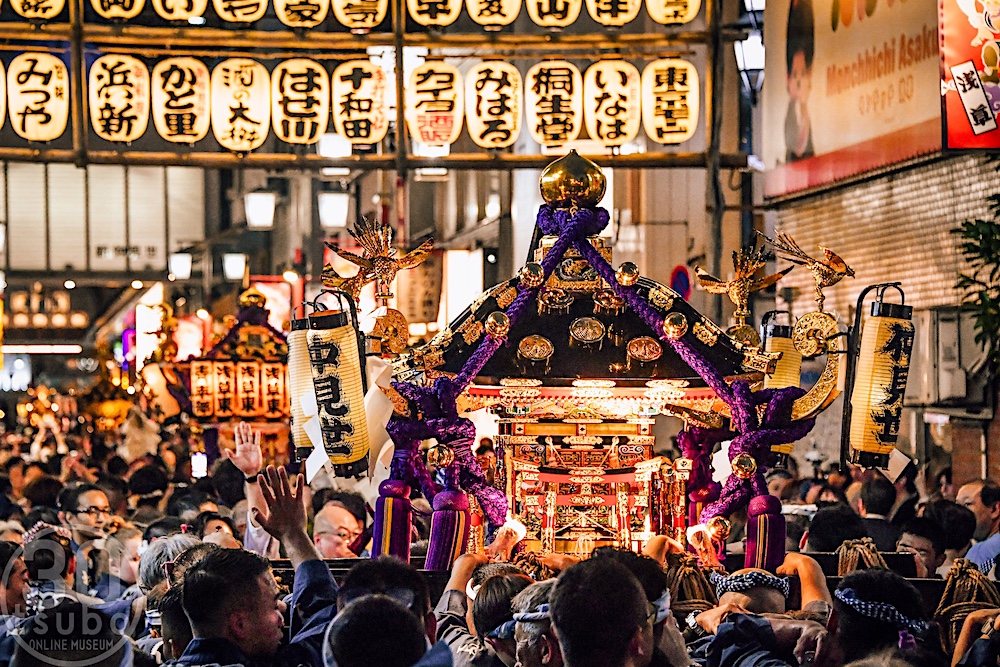 30tsubo's tweet photo. 浅草・三社祭

浅草のまちでお神輿見物をするならこんな感じでしょうか⁈

5/15(金)【夕方〜夜：一部の町内神輿】
5/16(土)【朝〜夜：町内神輿】
5/17(日)【早朝〜夜：本社神輿／朝〜夕方：町内神輿】 

Photo by Komaro

#浅草 #三社祭 #祭 #asakusa #神輿 #写真 https://t.co/XGimGaMWzK