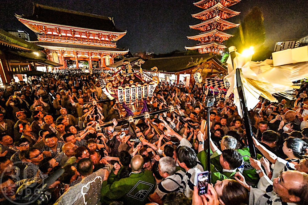 30tsubo's tweet photo. 浅草・三社祭

浅草のまちでお神輿見物をするならこんな感じでしょうか⁈

5/15(金)【夕方〜夜：一部の町内神輿】
5/16(土)【朝〜夜：町内神輿】
5/17(日)【早朝〜夜：本社神輿／朝〜夕方：町内神輿】 

Photo by Komaro

#浅草 #三社祭 #祭 #asakusa #神輿 #写真 https://t.co/XGimGaMWzK