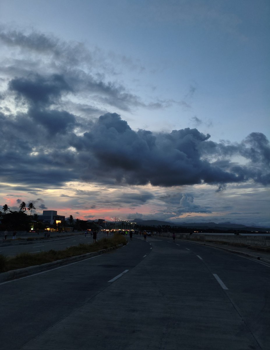 Kerrkevz's tweet photo. Hello love! How are you? I’ve been really busy lately. I always give my best in everything I do, so now I’m being given a lot of tasks. When you’re too reliable, people tend to depend on you too much. I guess it’s time for me to set boundaries. Kalaagon nako haha. I love you! 😘 https://t.co/3ys6WHhmG4