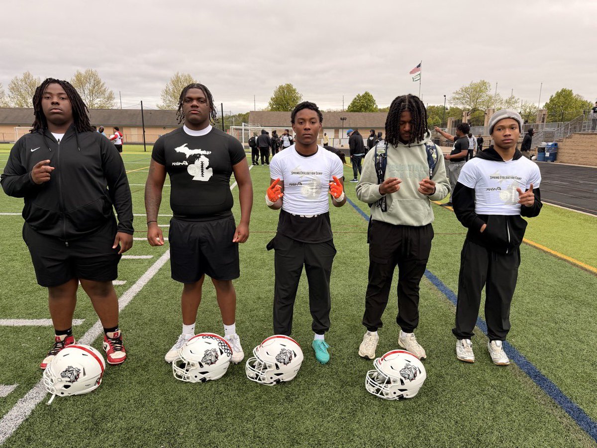 NyzereBriscoe56's tweet photo. Great work today at the @MHSAA Exposure camp , looking forward  to future  opportunities to showcase my talents! @CoachSims13 @DanteBarnes20 @PrepRedzoneMI @AllenTrieu @MIexposure @SFbradfordFB @MichFBFrenzy https://t.co/NGrSSygesy