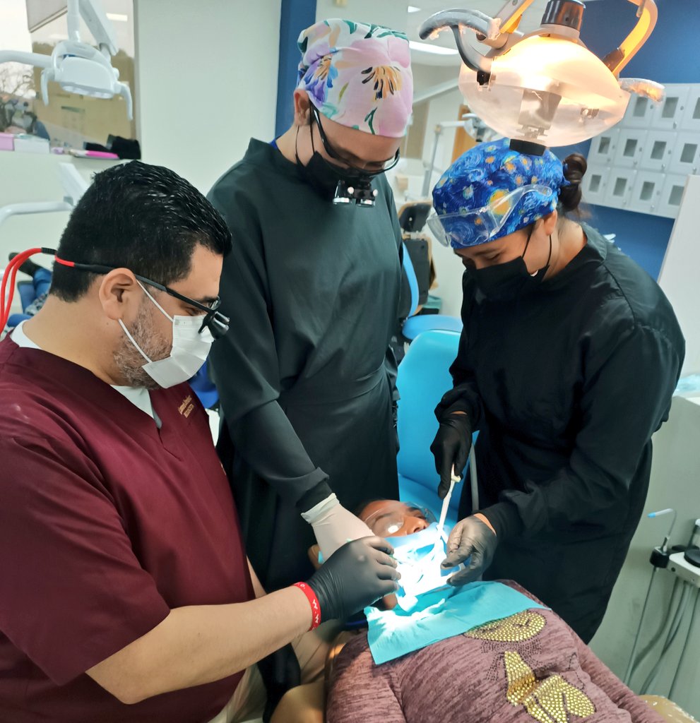 endojimenez's tweet photo. Terminando la Clínica de #Endodoncia #OdontologiaUM @UniMontemorelos 🙌🏻 https://t.co/nfDCk9wHoM