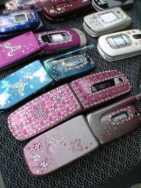 pacuzl's tweet photo. Flip phones are so iconic https://t.co/GHcKUtAdFR