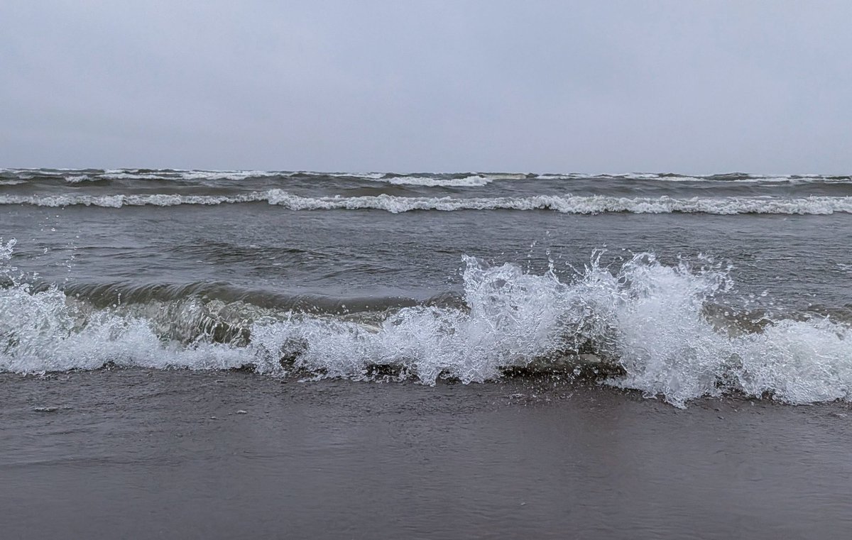 CornersParadise's tweet photo. 13 May 2026 #wasagabeach #nosunset #wavynight @jimsut10 https://t.co/1yKnsnuKn7