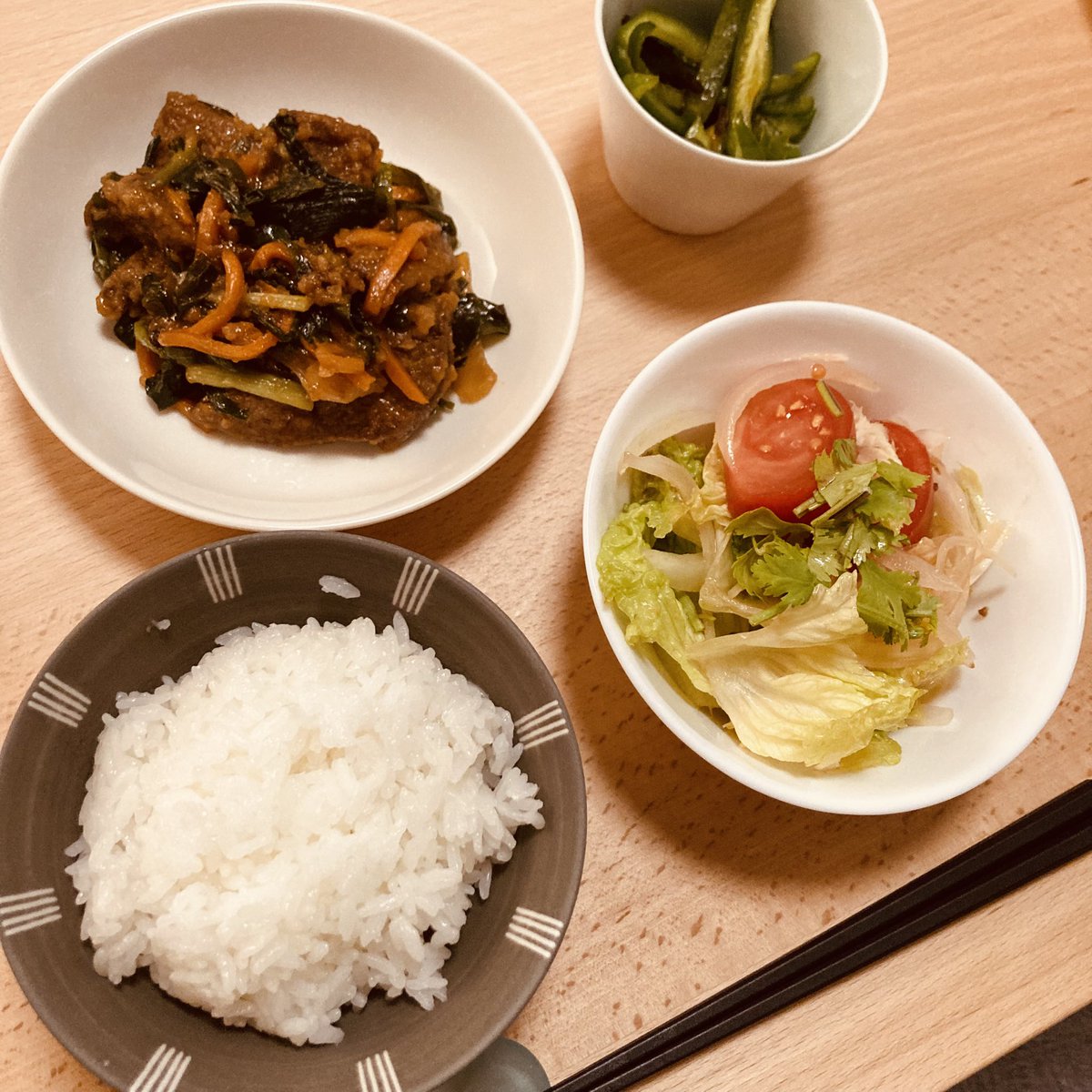 CotocotoRocca's tweet photo. 最近のお夕飯
レシピ本見たり、冷凍パック使ったり、AIに相談したり。メニューも量もいつも迷うよ！ https://t.co/1SdzR2UEW0