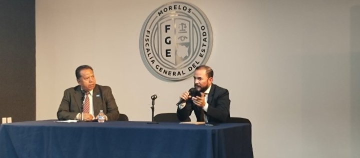 ALDP06218914's tweet photo. Felicitamos al Dr. Raúl Cadena Palacios #Ecuador 🇪🇨 y Dr. Raúl López Zarco #México 🇲🇽 por la presentación de su libro "Derecho Penitenciario" el mismo que se desarrolló en la Fiscalía General del Estado de #Morelos 🇲🇽 Nuestra enhorabuena 👏 Instituto de Procuración de Justicia https://t.co/AO6Zkrmvg3