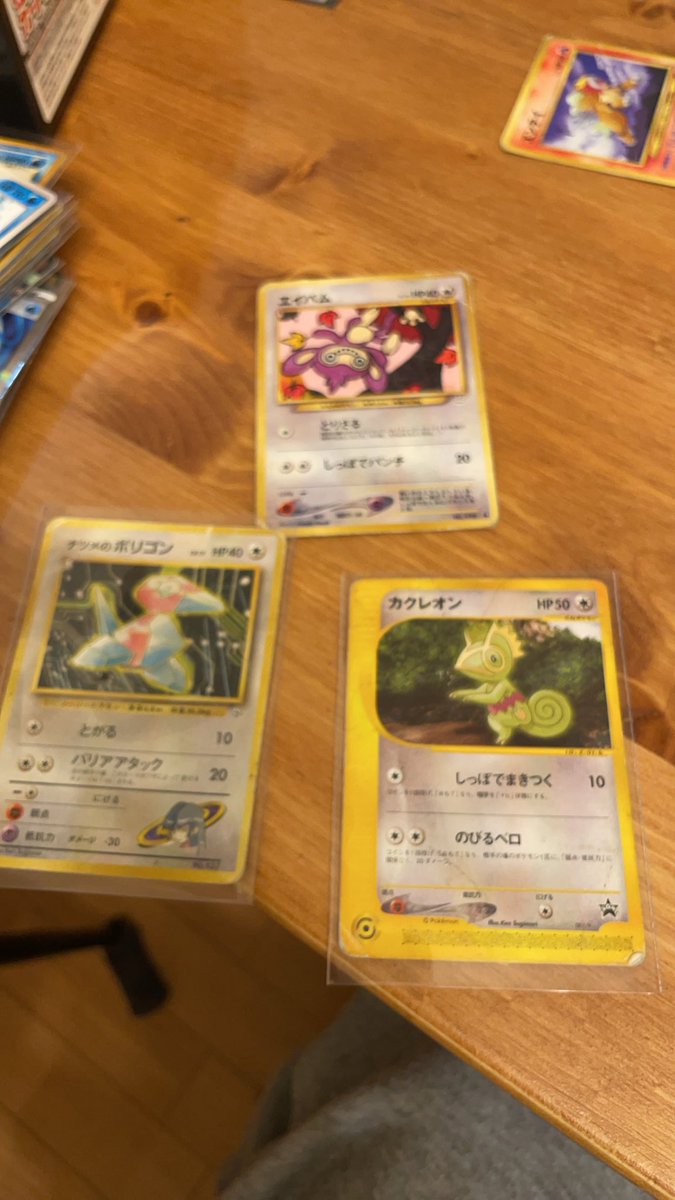 kasan12209's tweet photo. ポケカ実家帰ってみてみたけど
遊戯王とデュエマは死ぬほどあるのに
ポケカ５０枚しか無かった。笑
綺麗に保管って幼少期無理やない？笑 https://t.co/0TJzsm8qh3