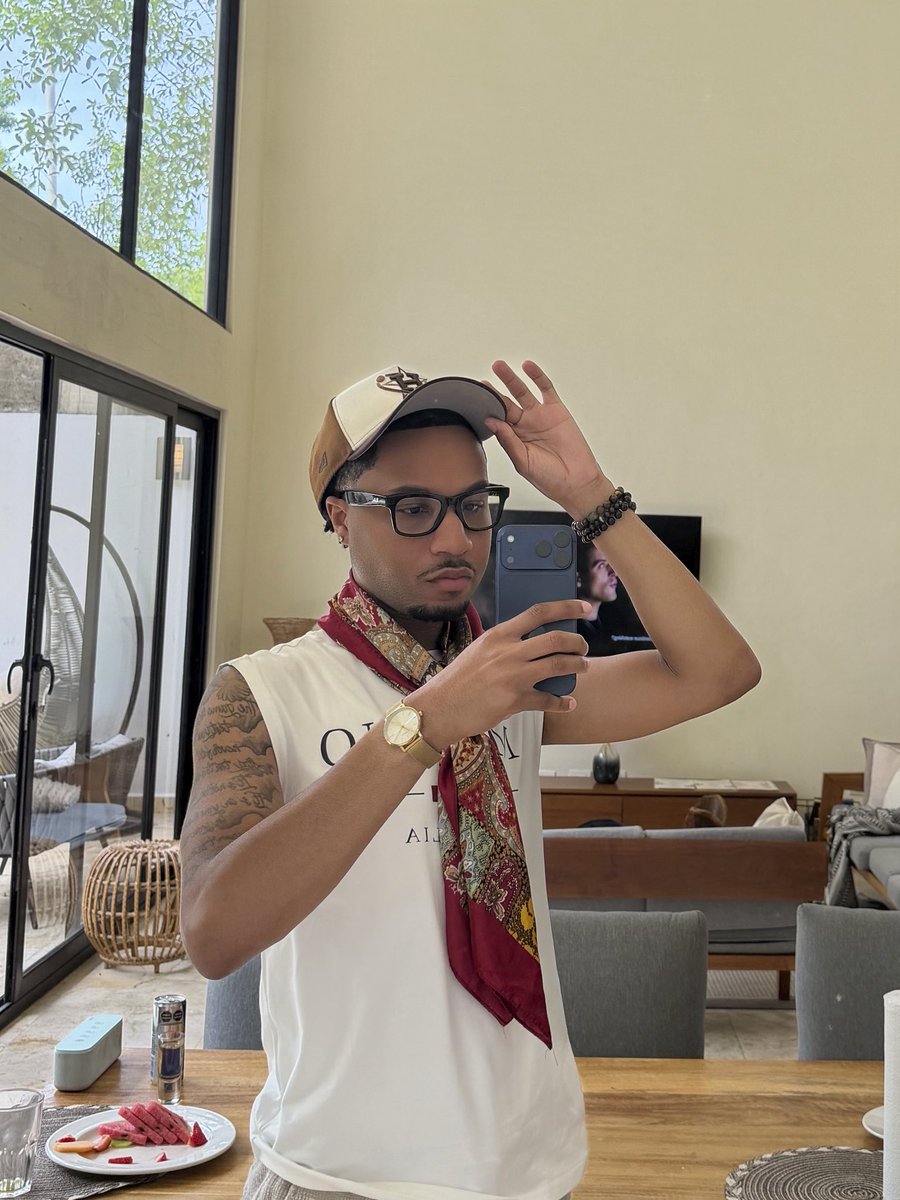 deesims1017's tweet photo. proof of life https://t.co/HSefdPf0z7