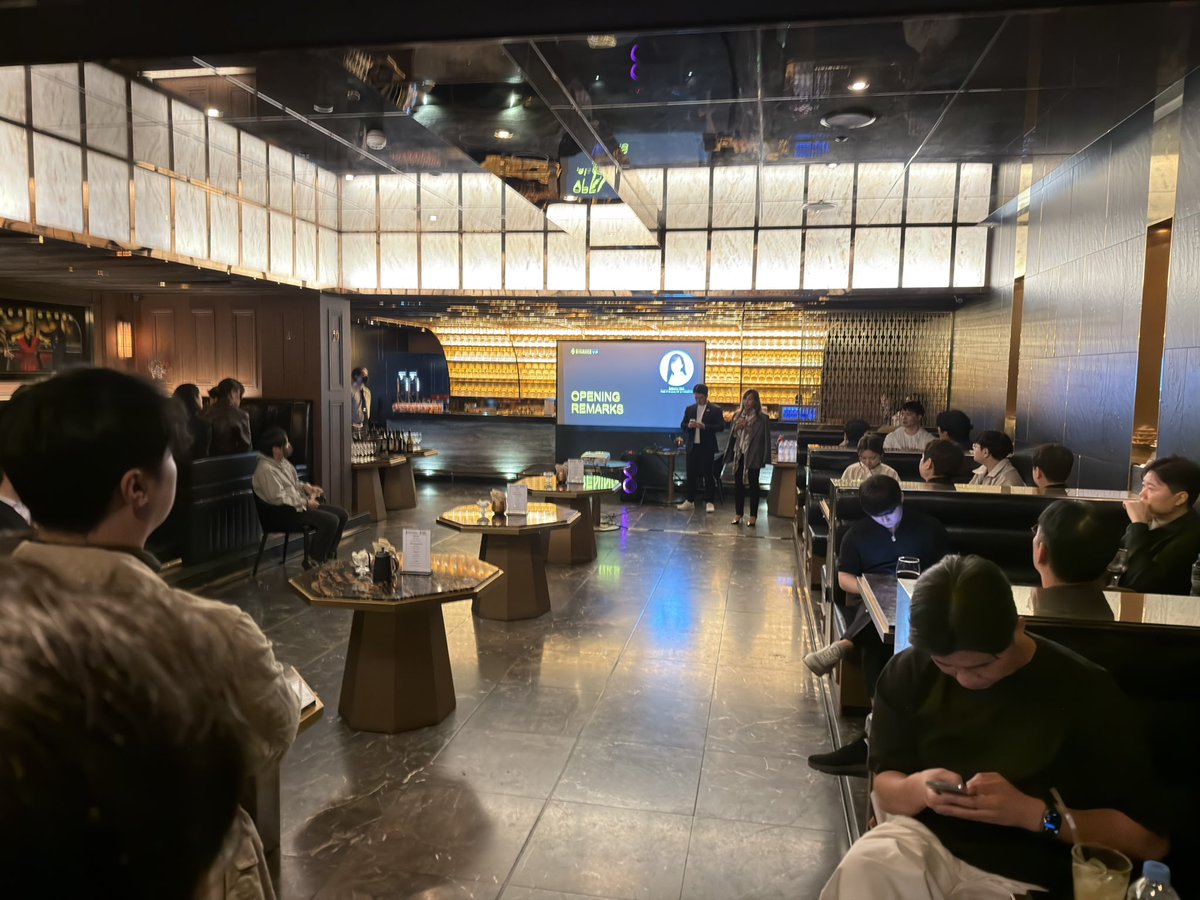 Q_Ticker's tweet photo. Binance VIP party 
#binance https://t.co/psBiHikDy0