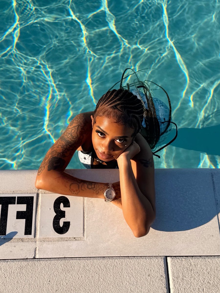 fienforko's tweet photo. grok, take me to the pool https://t.co/SghamLtWDW